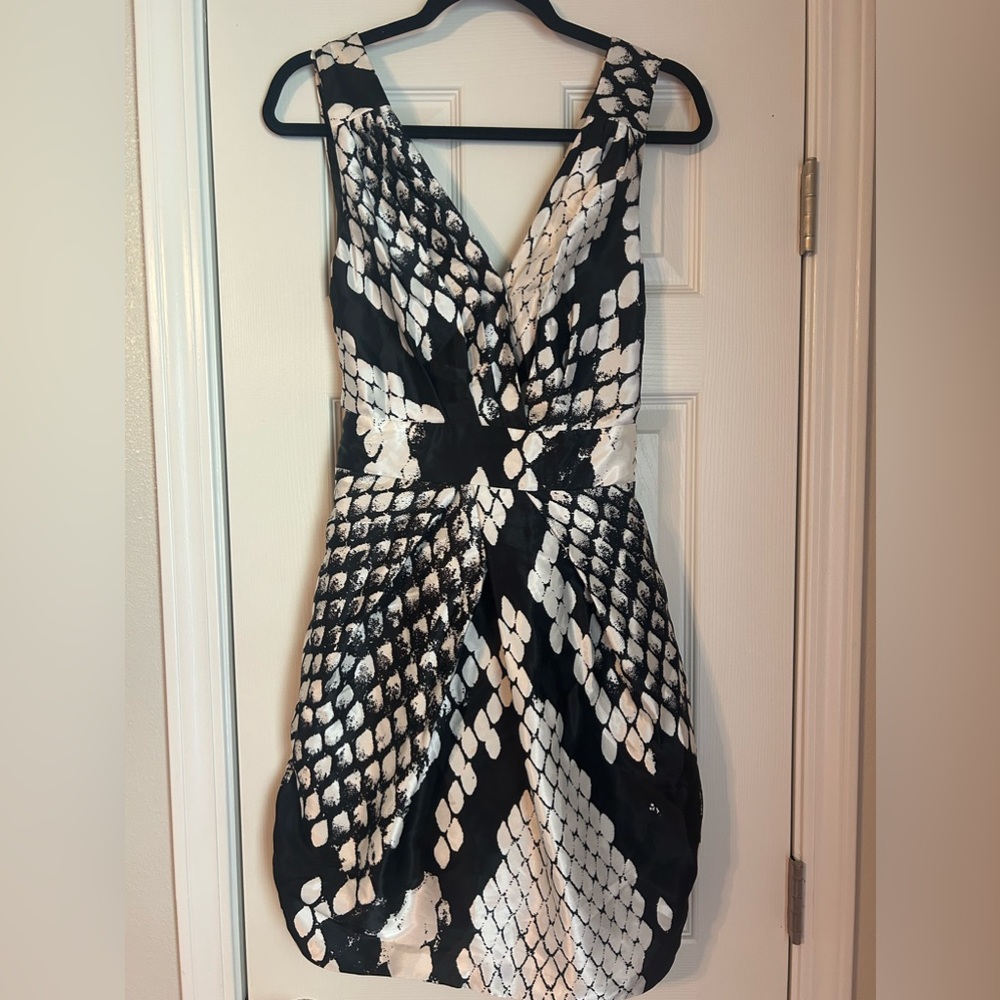 Alexia Admor size large vneck strapless snakeskin mini dress